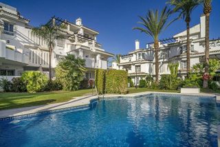 Piso en venta en Los Naranjos - Las Brisas en Marbella