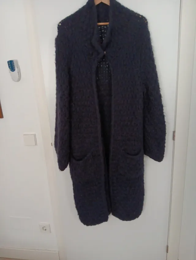 Abrigo negro lana punto flojo