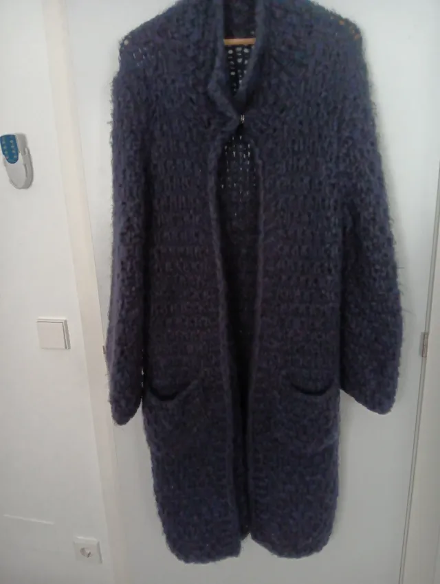 Abrigo negro lana punto flojo