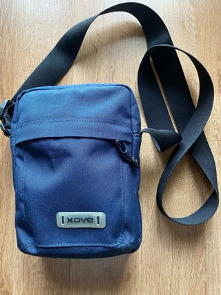 Bandolera xdye azul de la linea Pull & Bear