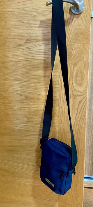 Bandolera xdye azul de la linea Pull & Bear