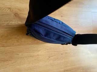 Bandolera xdye azul de la linea Pull & Bear