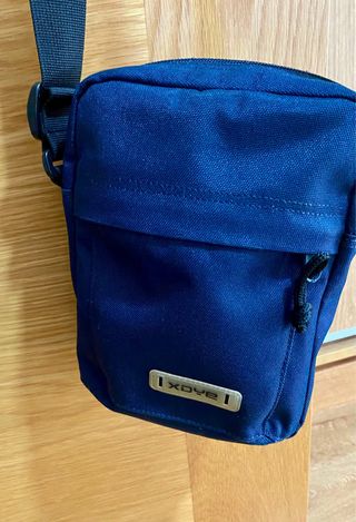 Bandolera xdye azul de la linea Pull & Bear