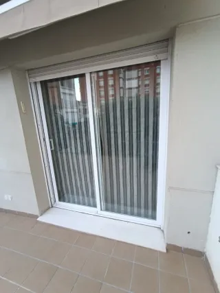 Puerta aluminio blanco doble cristal