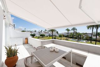 Piso en venta en Los Naranjos - Las Brisas en Marbella