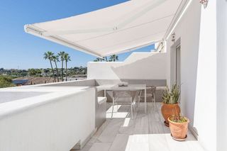 Piso en venta en Los Naranjos - Las Brisas en Marbella