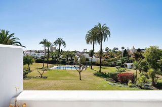 Piso en venta en Los Naranjos - Las Brisas en Marbella