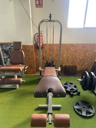 Máquina de gimnasio multifuncional