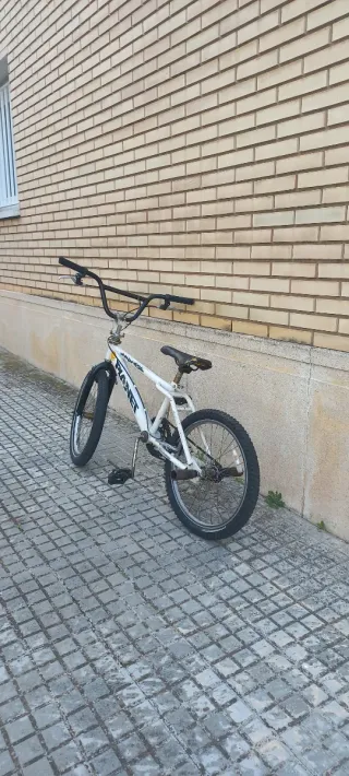 Bici BMX blanca