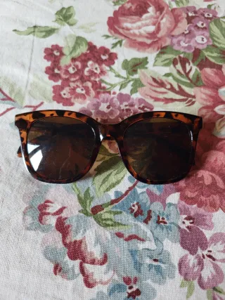 Lotto 4 occhiali da sole donna tartarugati