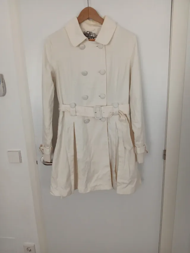 Gabardina corta Unique blanca