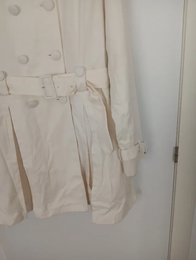 Gabardina corta Unique blanca