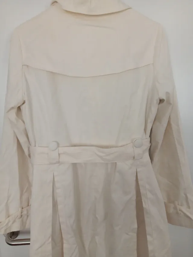 Gabardina corta Unique blanca