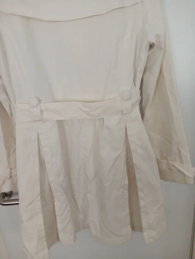 Gabardina corta Unique blanca