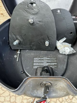 Baúl maleta moto Piaggio ( Beverly u otros)