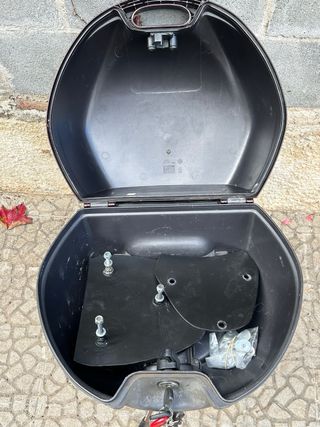 Baúl maleta moto Piaggio ( Beverly u otros)