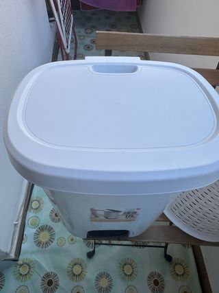 Cubo de basura blanco 18L
