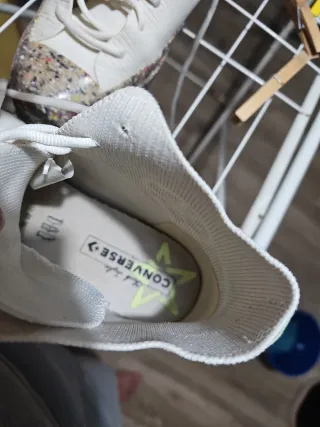 Converse blancas con suela multicolor