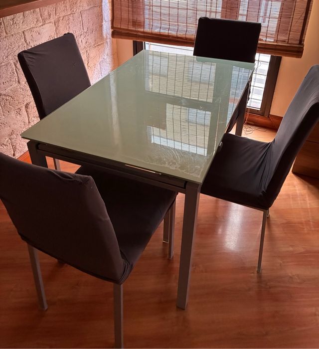 Mesa extensible vidrio templado + 4 sillas