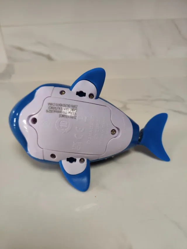 Baby Shark Blue Nada y Canta