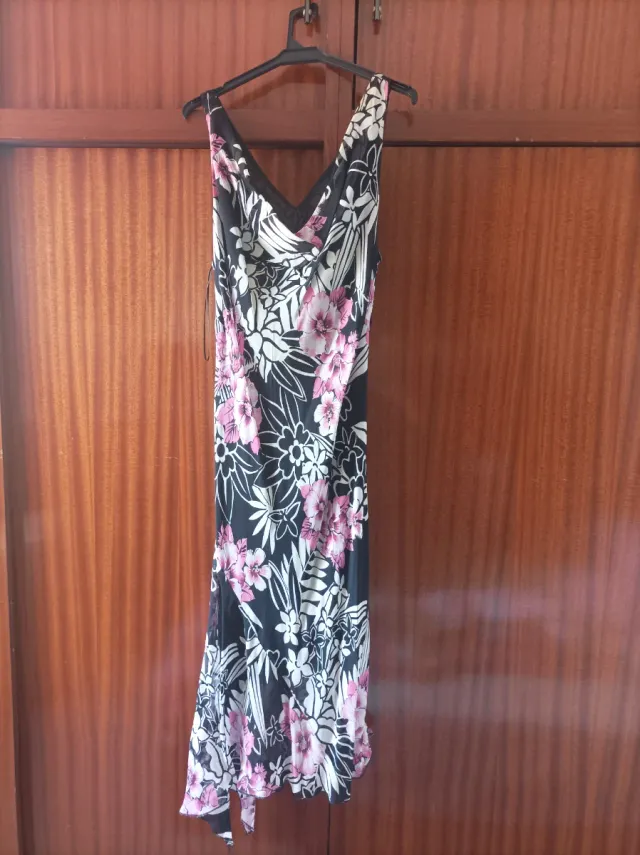 Vestido largo floral negro y rosa