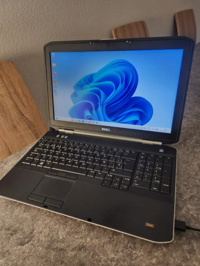 Portátil Dell Latitude E5520