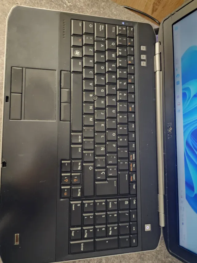 Portátil Dell Latitude E5520
