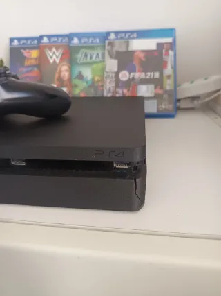 PS4 (PlayStation 4) + 3 Giochi + 1 Controller