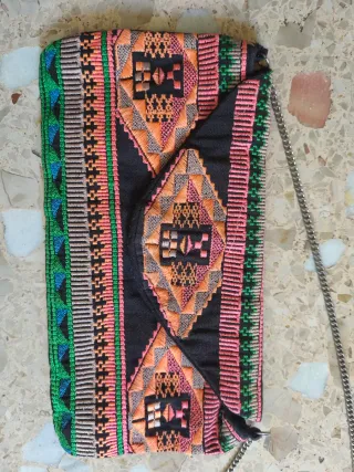 Bolso de mano étnico bordado