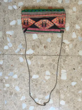 Bolso de mano étnico bordado