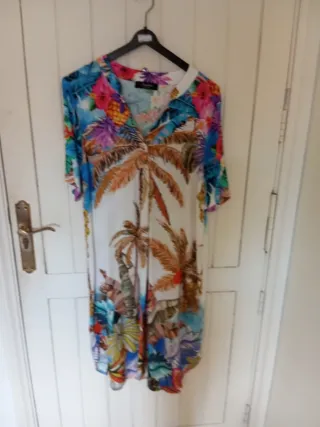 Vestido estampado tropical talla 42