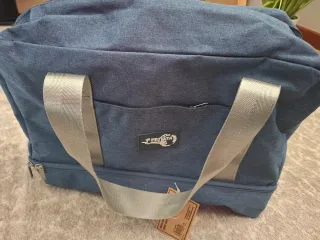 Bolsa de mano Privata azul nueva con etiquetas