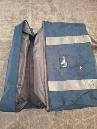 Bolsa de mano Privata azul nueva con etiquetas