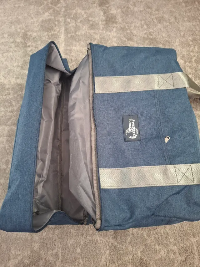 Bolsa de mano Privata azul nueva con etiquetas