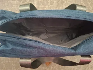 Bolsa de mano Privata azul nueva con etiquetas