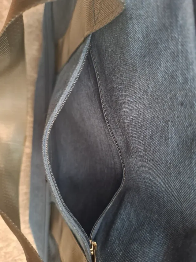 Bolsa de mano Privata azul nueva con etiquetas