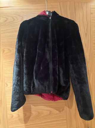Chaqueta pelo reversible negra y roja