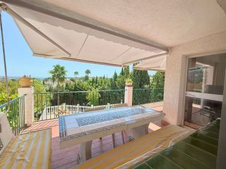 Chalet en venta en El Faro de Calaburra - Chaparral en Mijas