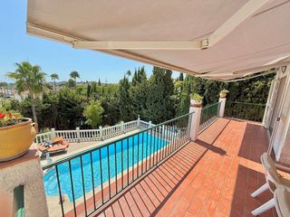 Chalet en venta en El Faro de Calaburra - Chaparral en Mijas