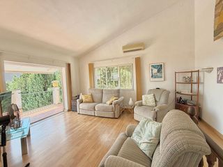 Chalet en venta en El Faro de Calaburra - Chaparral en Mijas