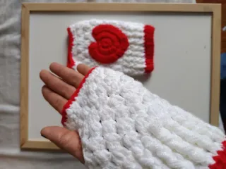 Guantes sin dedos crochet corazón rojo y blanco