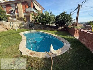 Chalet en venta en Vallirana