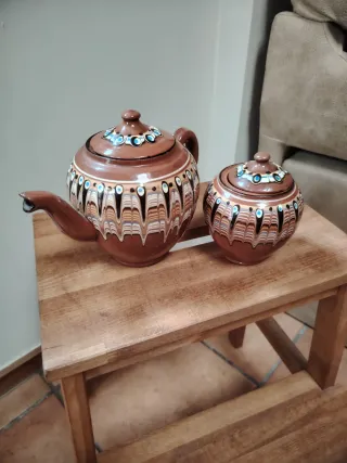 Cafetera y azucarero artesanal de cerámica