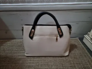 Bolso blanco y azul con mariposa