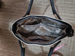 Bolso blanco y azul con mariposa