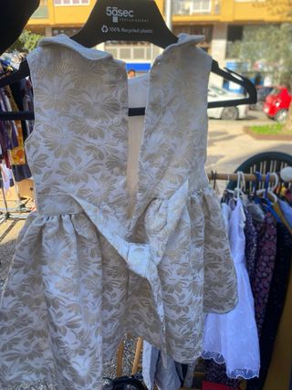 Vestido de fiesta para niña beige y dorado