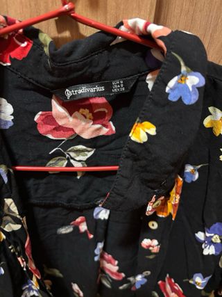 Camisa floral negra mujer