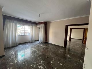 Piso en venta en Los Remedios en Sevilla