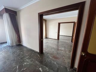 Piso en venta en Los Remedios en Sevilla