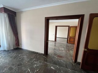 Piso en venta en Los Remedios en Sevilla